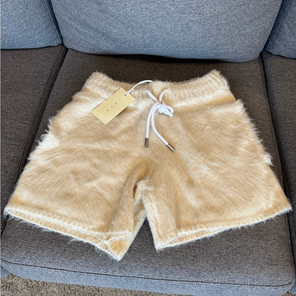 🚨MNML Off White Men’s Fuzzy Shorts - Mens Small🚨